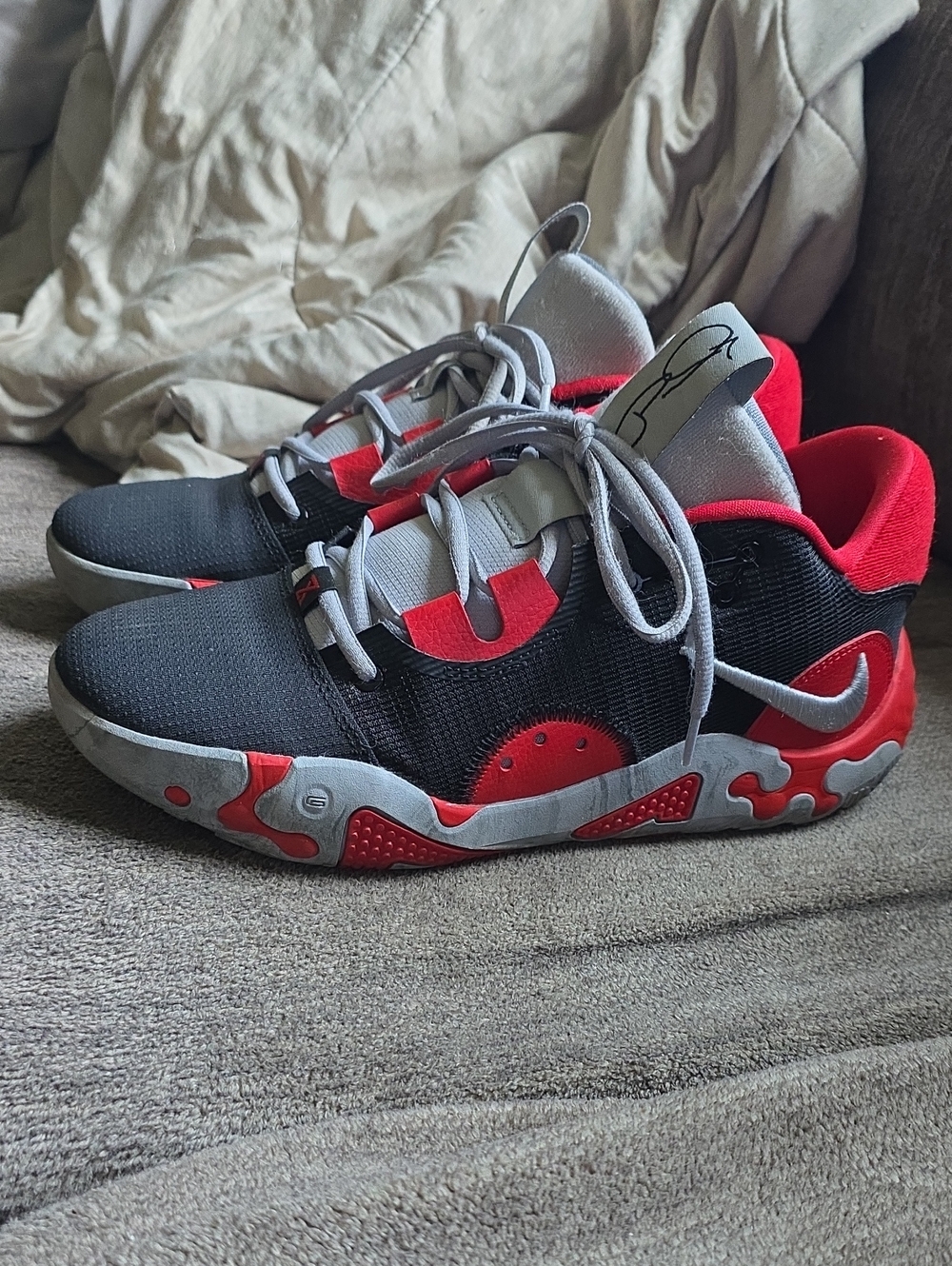 Nike  Black and Red Low-Top Sneakers
